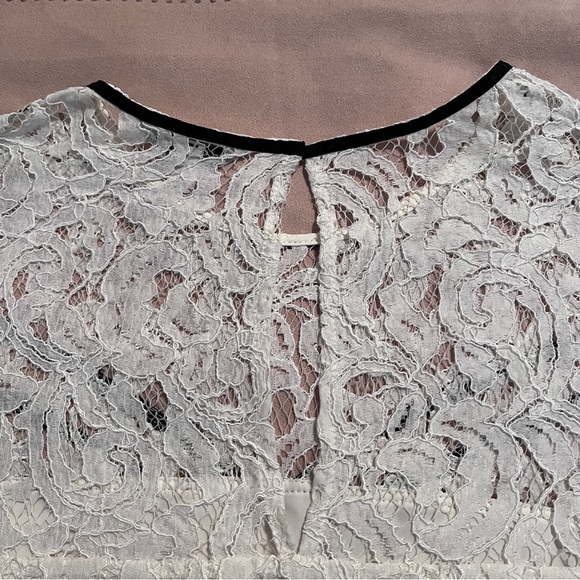 Women’s Guess size medium long sleeve modern top - Picture 3 of 10